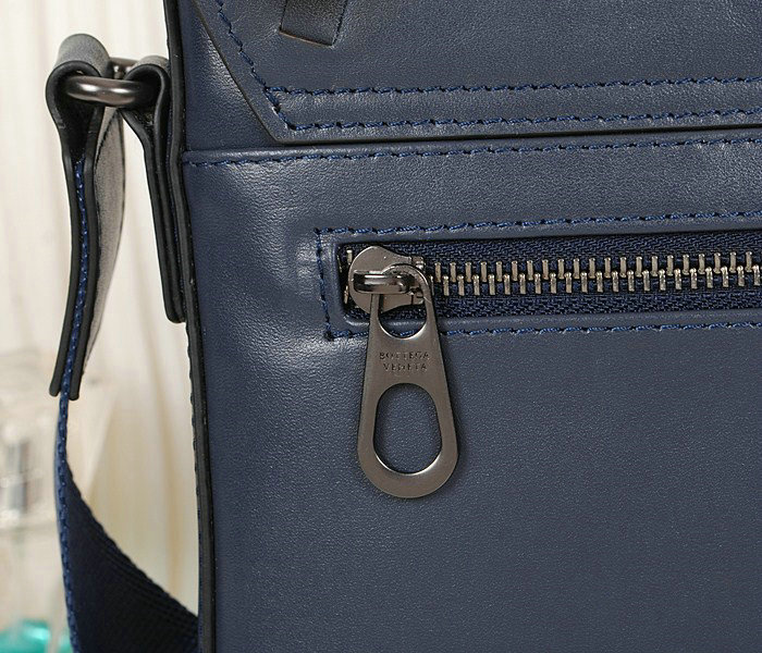 Bottega Veneta cross body messenger 86013 royalblue